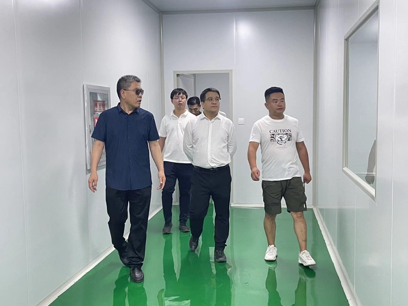 石嘴山市惠農(nóng)區(qū)委副書記、區(qū)長馬仲武 蒞臨寧夏興康恒潤農(nóng)業(yè)科技發(fā)展有限公司指導(dǎo)工作