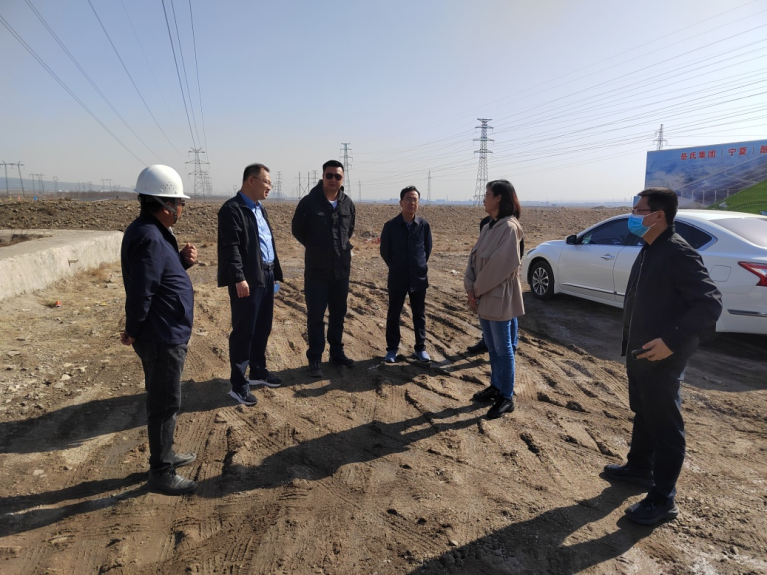 石嘴山市科技局黨組書記、局長周福禎，惠農(nóng)區(qū)委常委、組織部部長杜春紅到興康恒潤調(diào)研